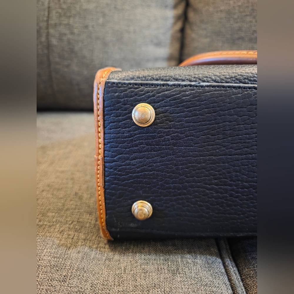 Dooney & Bourke R212 ‘All Weather’ Black-tan Cross-body Zip-top Satchel Handbag - Picture 4 of 12